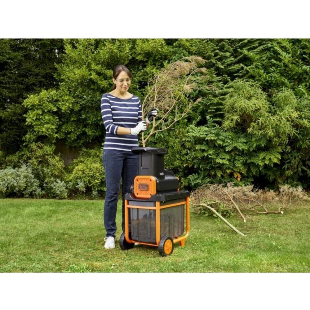 Садовый измельчитель Black+Decker BEGAS5800