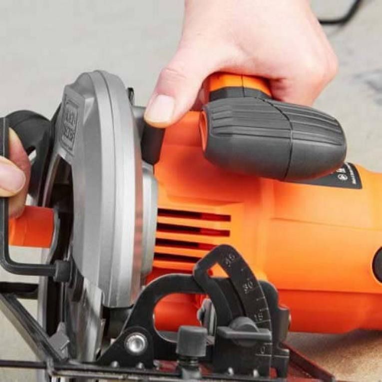 Монтажна пилка Black+Decker CS1550