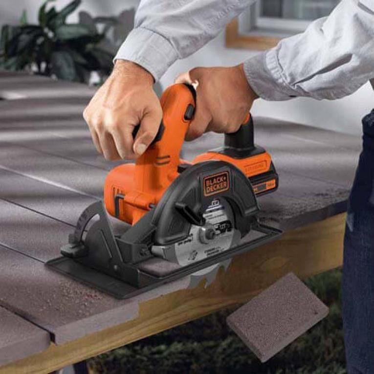 Дисковая пила Black+Decker BDCCS18N