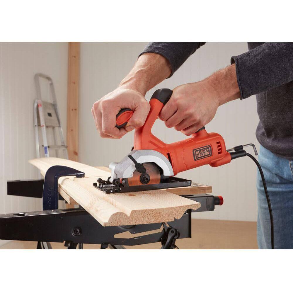 Монтажна пилка Black+Decker BES510