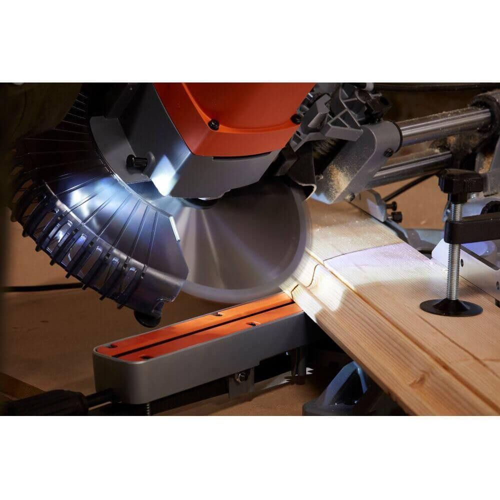Монтажна пилка Black+Decker BES700