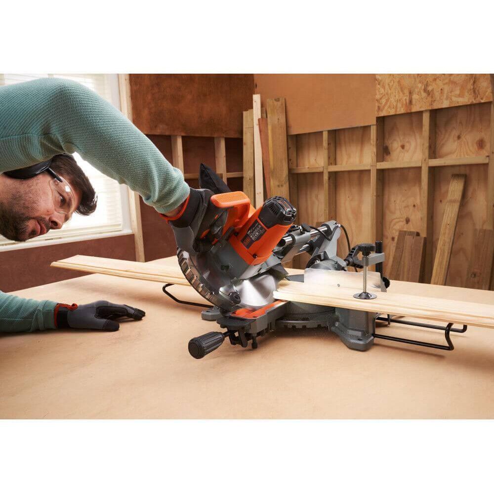 Монтажна пилка Black+Decker BES701