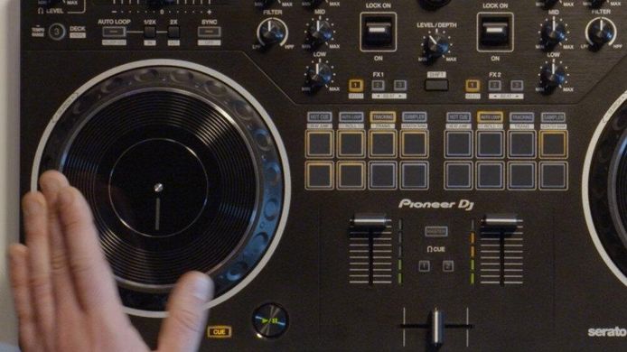 DJ контроллер Pioneer DDJ-REV1
