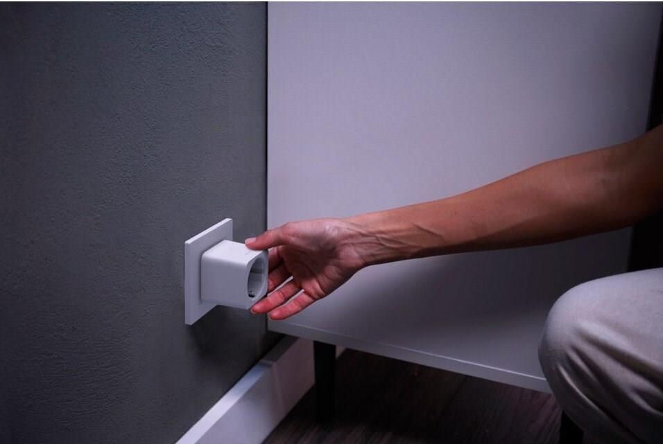 Умная розетка Philips HUE Smart Plug (929002240401)