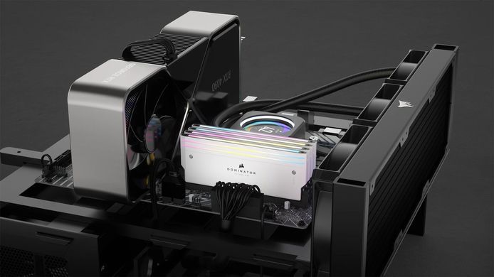 Пам'ять для настільних комп'ютерів Corsair 32 GB (2x16GB) DDR5 6000 MHz Dominator Titanium RGB White (CMP32GX5M2B6000C30W)