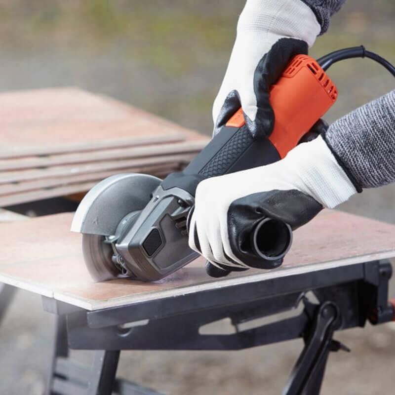 Болгарка (угловая шлифовальная) Black+Decker BEG220