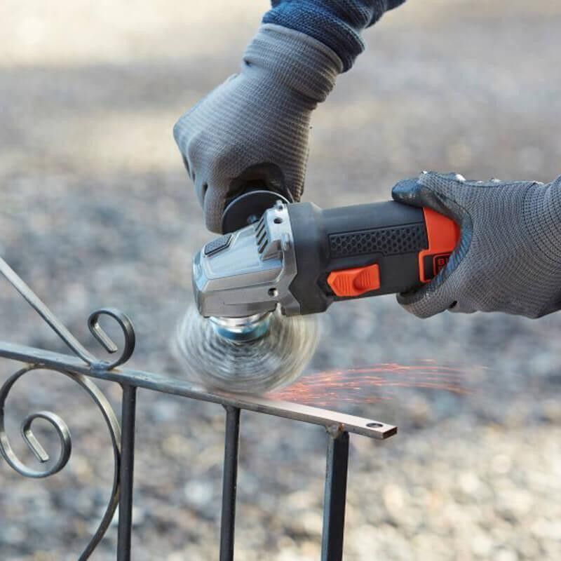 Болгарка (угловая шлифовальная) Black+Decker BEG220